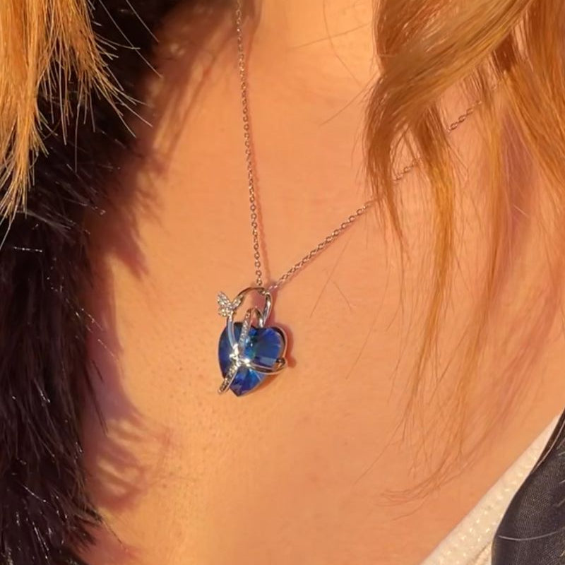 Güzel Kızıma Kelebekli Mavi Kalp Kolye